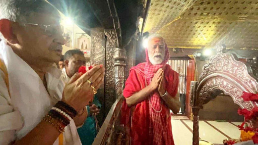 जगदम्बा मंदिर में पूजा कर ललन सिंह ने की चुनाव प्रचार अभियान की शुरूआत 